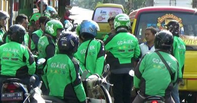 Rebutan Penumpang, Ojek Online di Probolinggo Kejar Sopir Angkot Rebutan Penumpang, Ojek Online di Probolinggo Kejar Sopir Angkot