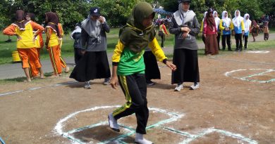 Ikhtiar Ponpes Bayt Al-Hikmah Pasuruan Ajak Santri dan Pelajar Pertahankan Permainan Tradisional Ikhtiar Ponpes Bayt Al-Hikmah Pasuruan Ajak Santri dan Pelajar Pertahankan Permainan Tradisional