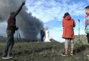 Keren, Pasutri Lintas Negara Gelar Foto Prewedding dengan Background Erupsi Gunung Bromo Keren, Pasutri Lintas Negara Gelar Foto Prewedding dengan Background Erupsi Gunung Bromo