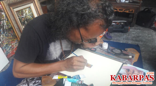 
Seniman Pasuruan Lukis Wajah Raja Salman Berukuran Mini