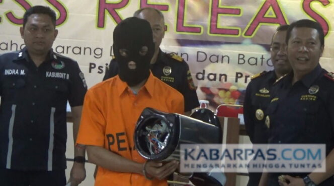 
Seorang TKI Selundupkan Sabu Seberat 745 Gram dalam Water Heater