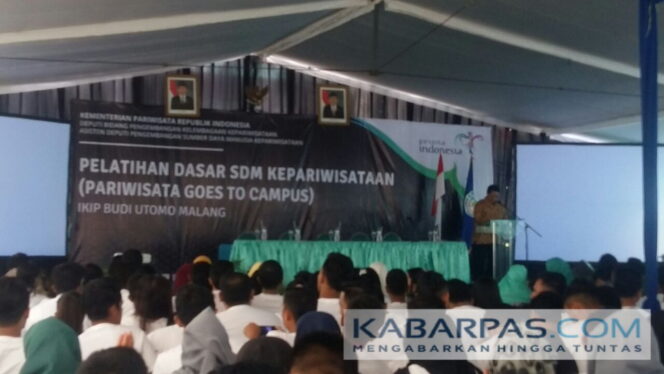 
RH, ‘Mahasiswa Berperan Penting Kembangkan Pariwisata Indonesia’