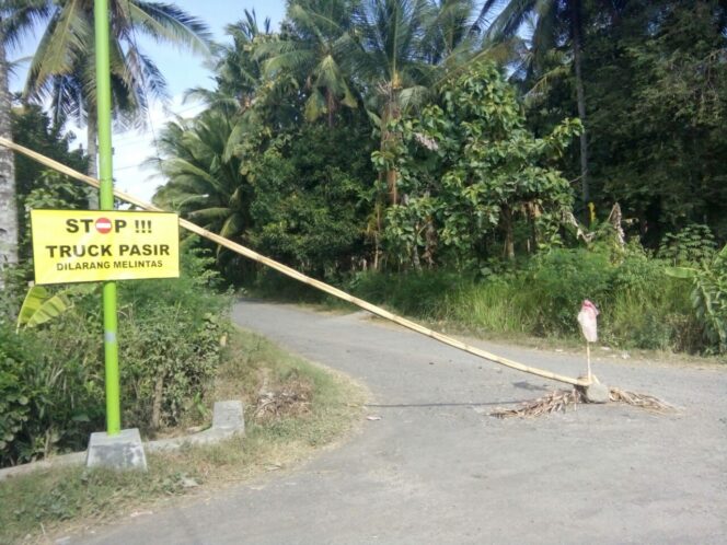 
Beking Galian C Diduga Preman Kampung Intimidasi Warga Tolak Tambang Pasir