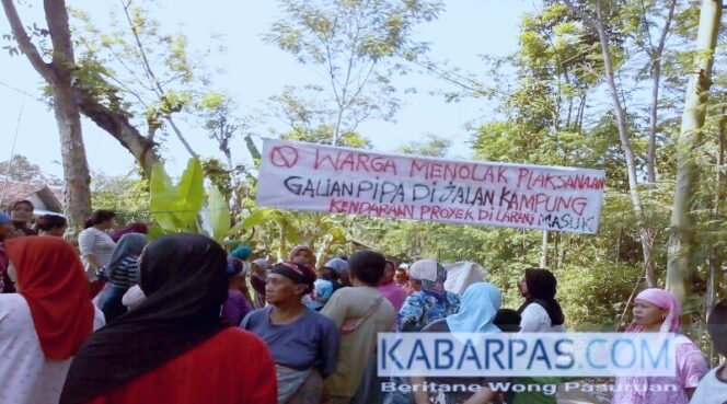 
Ratusan Warga Sidepan Blokir Jalan, Truk Muat Material Umbulan Dilarang Masuk