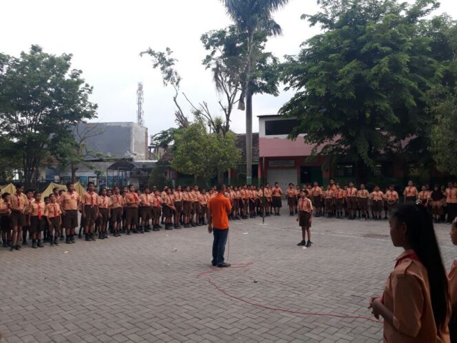 
Latih Kemandirian, Siswa SDN Kiduldalem 3 Diajak Kemah