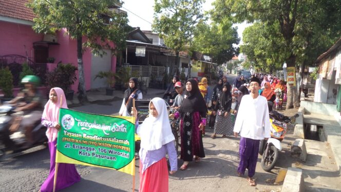 Sambut Hari Santri, Yayasan PPS Roudlotus Salamah Gelar Kirab