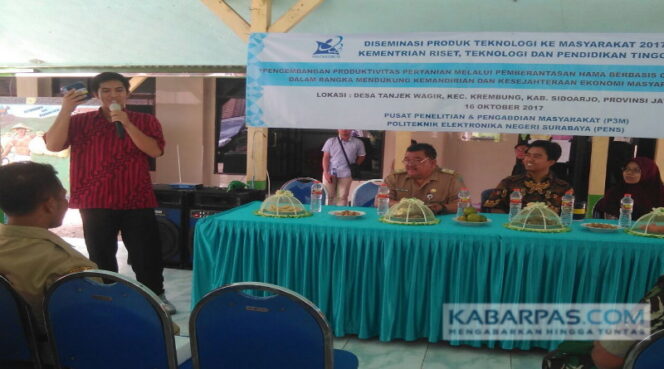 
Warga Desa Tanjek Wagir Dapat Bantuan 40 Mesin Pengusir Hama Tikus