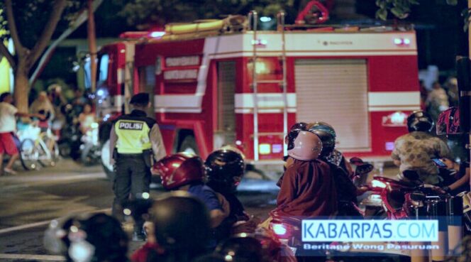 
Ada Kepulan Asap di Atas Atap Supermarket Vionata Banyuwangi, Pengunjung Langsung Keluar Berhamburan