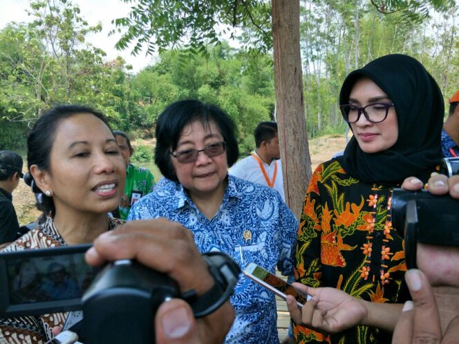 
Menteri BUMN Beri Kesempatan UMKM Berusaha di Rest Area Tol Paspro