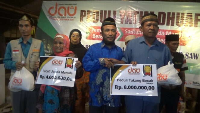 
LAZDAU Salurkan Bantuan Rp 100 Juta untuk Anak Yatim dan Dhuafa