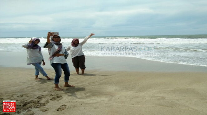 
Menikmati Keindahan dan Deburan Ombak Pantai Ngantep yang Paling Ciamik di Malang Selatan