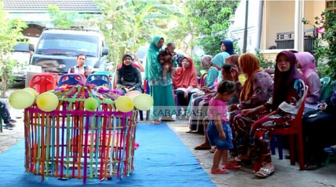 
Beginilah Tradisi Prosesi Mudun Lemah Saat Usia 7 Bulan di Grati