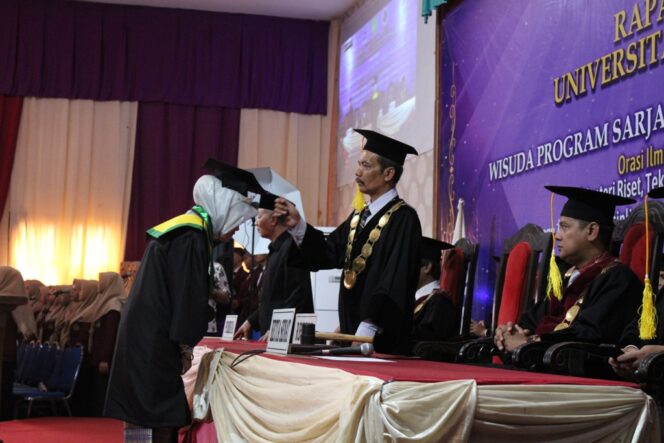 
Universitas Yudharta Pasuruan Sukses Wisuda 385 Mahasiswa