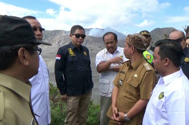 
Datang Ke Probolinggo, Menteri ESDM Pantau Perkembangan Gunung Bromo 