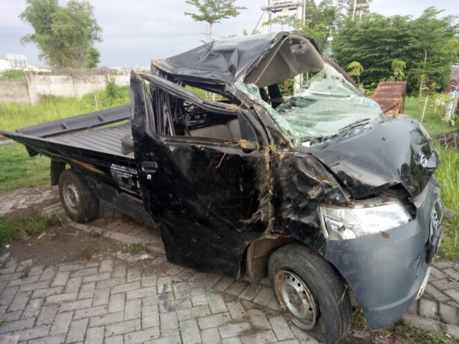 Pikap Terguling di Tol Surabaya – Pasuruan, 1 Orang Tewas di Tempat
