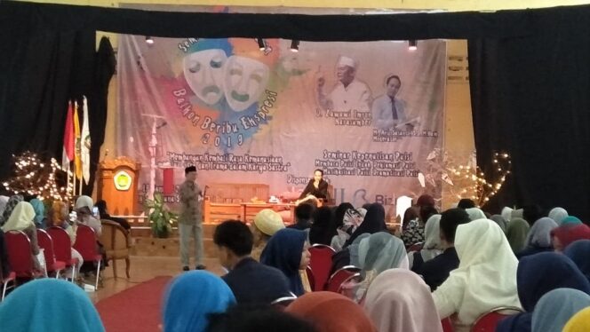 
Balkon Beribu Ekspresi Bersama D. Zawawi Imron