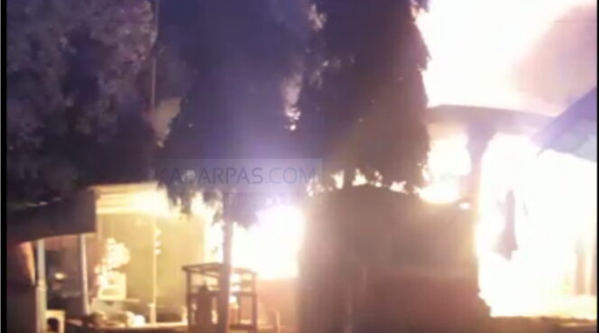 
Tiga Bangunan di Lumbang Pasuruan Terbakar