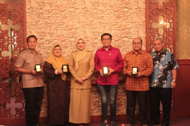 
Bupati Tantri Berhasil Tekan Angka Kemiskinan di Kabupaten Probolinggo hingga 1,87%