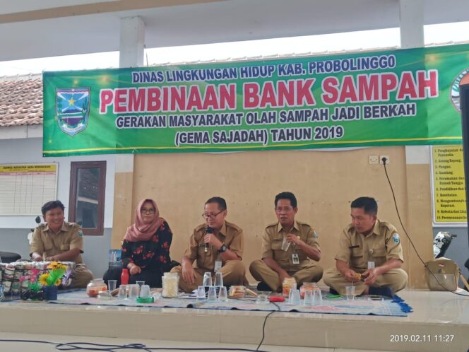 
DLH Pemkab Probolinggo Beri Pembinaan Bank Sampah Barokallah Kedungsari