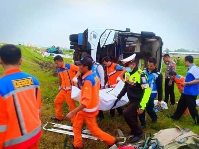 
Tabrakan dengan Truk, Kernet Bus Tewas di TKP