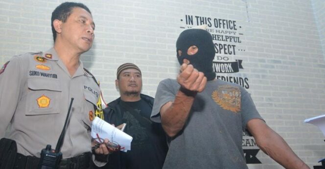 
Dendam Sapinya Diracun, Tetangga Sendiri Dibacok Hingga Tewas