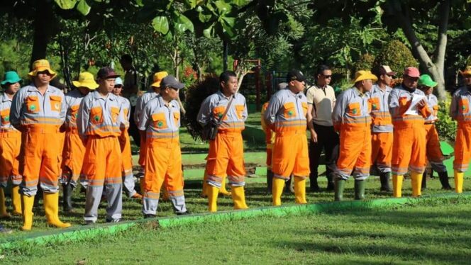 
Peringati Hari Peduli Sampah Nasional, Polres Malang Kota Laksanakan Kerja Bakti
