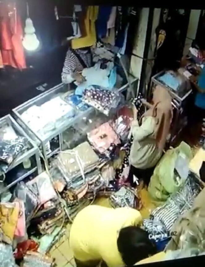 
Copet Wanita di Pasar Matahari Terekam CCTV Saat Beraksi, Netizen Pun Geram