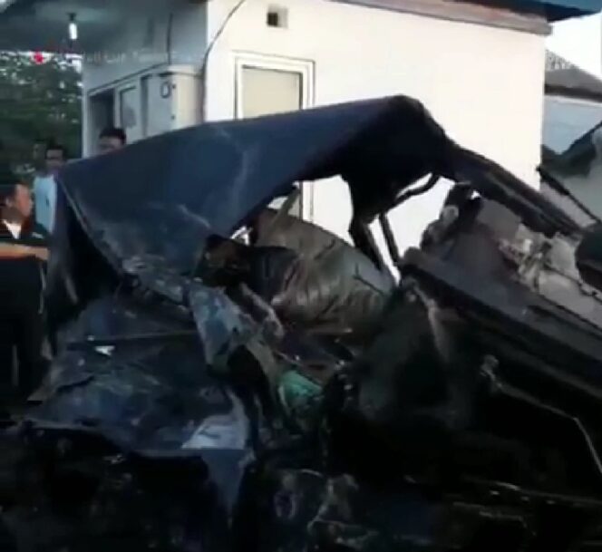 
Pikap Muat Gedang Dihantam KA Barang di Mranggen, Dua Orang Tewas