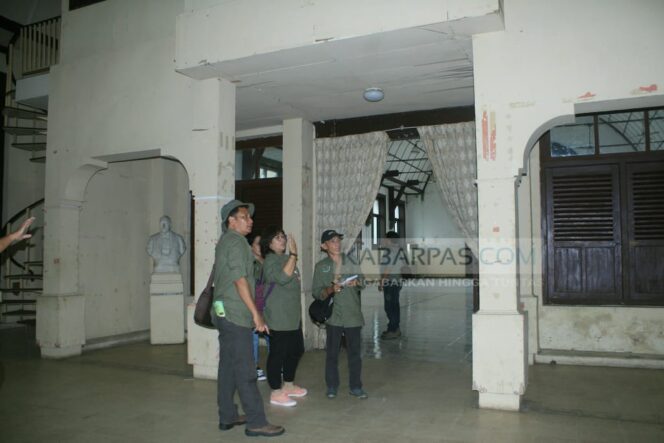 
Tim Ahli Cagar Budaya dan Disbudpar Jatim Lakukan Peninjauan Cagar Budaya di Kota Pasuruan