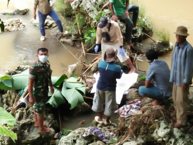 
Hilang Beberapa Hari, Ditemukan Mengapung di Sungai