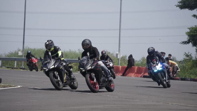 
Bareng COINS, MPM Rutin Gelar Track Day CBR di Sirkuit Bung Tomo Surabaya