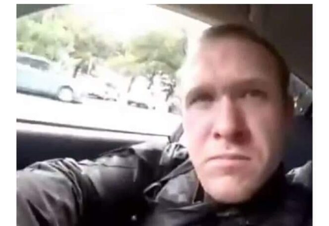 
Gila, Pria Ini Tembaki Jamaah Salat Jumat Seperti di Dalam Game