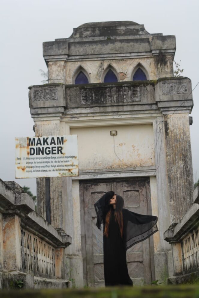 
Wow, Makam Dinger di Kota Batu Jadi Spot Foto yang Menarik