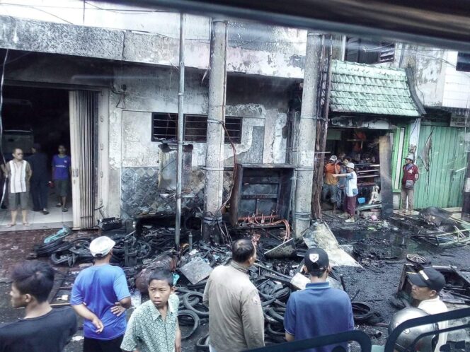 
PLN Alami Kerugian Ratusan Juta Akibat Kios Bensin Terbakar