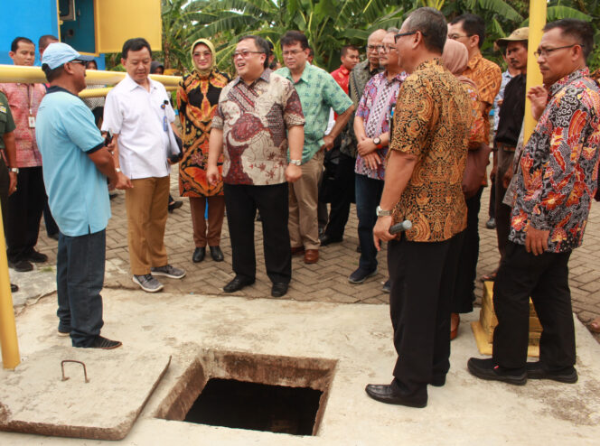 
Menteri PPN dan Bupati Tantri Tinjau Program IPALD Terpusat Kraksaan