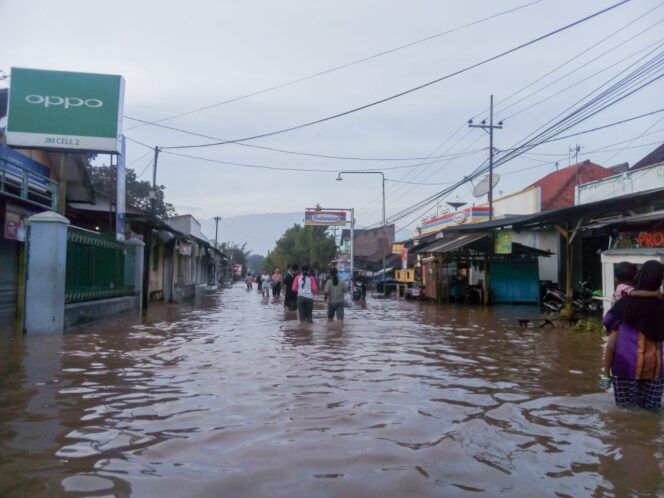 
Pasuruan Darurat Banjir, Sejumlah Tempat Terendam Air