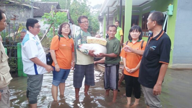 
Hiswana Migas dan LPBI NU Berikan Bantuan Korban Banjir Pasuruan