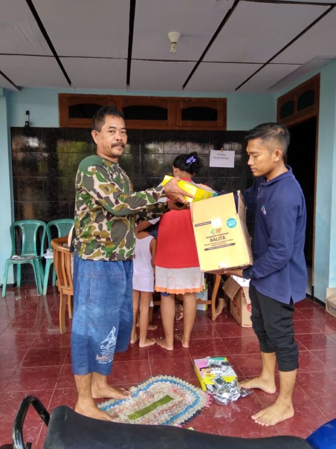 
Puskesmas Kedawung Wetan Berikan Bantuan untuk Para Korban Banjir 