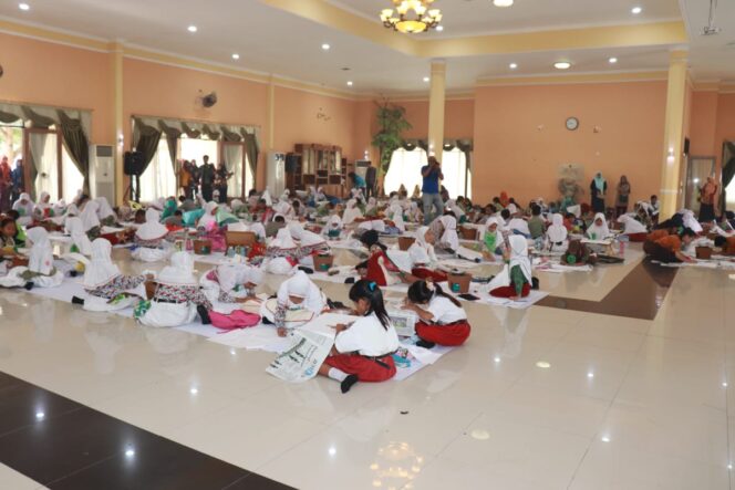 
Ratusan Siswa SD di Pasuruan Ikuti Lomba Membatik