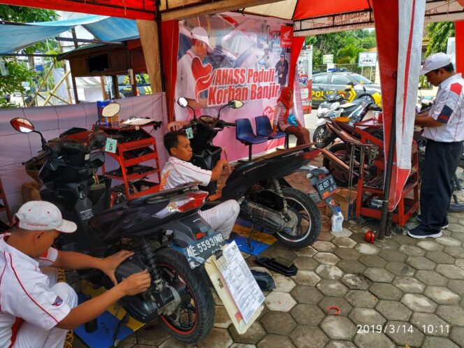 
Peduli Korban Banjir, MPM Beserta Jaringannya Adakan Service Gratis dan Bakti Sosial