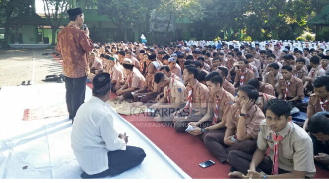 
Jelang Unas, Siswa SMA di Pasuruan Gelar Doa Bersama