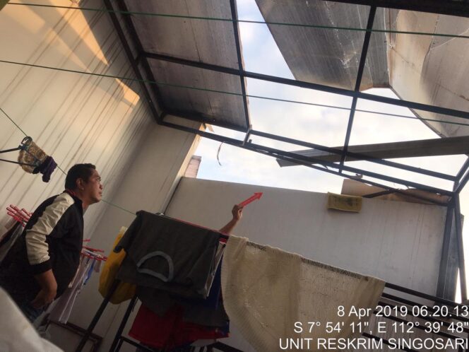 
LPG Meleduk, Jebol Plafon Hingga Pecahkan Kaca Rumah