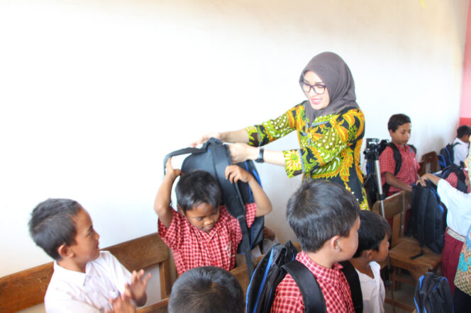 
Bupati Probolinggo Keluarkan SE Pakaian Seragam Khas Batik Pelajar