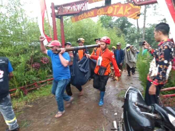 
Dua Orang Pengunjung Air Terjun Coban Glotak Tewas Tertimpa Pohon