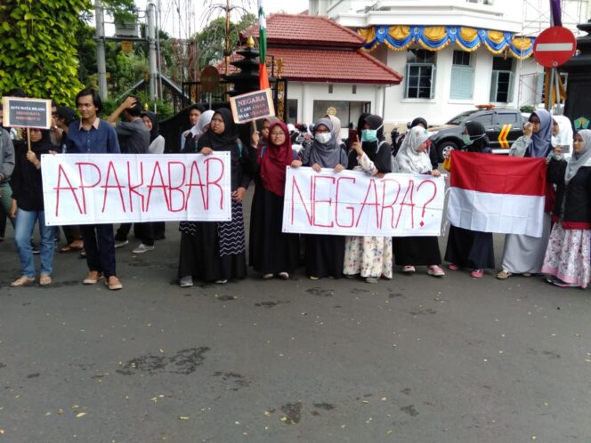 Dua Tahun Kasus Novel Baswedan Belum Terselesaikan, Bidadari Kali Metro Turun ke Jalan