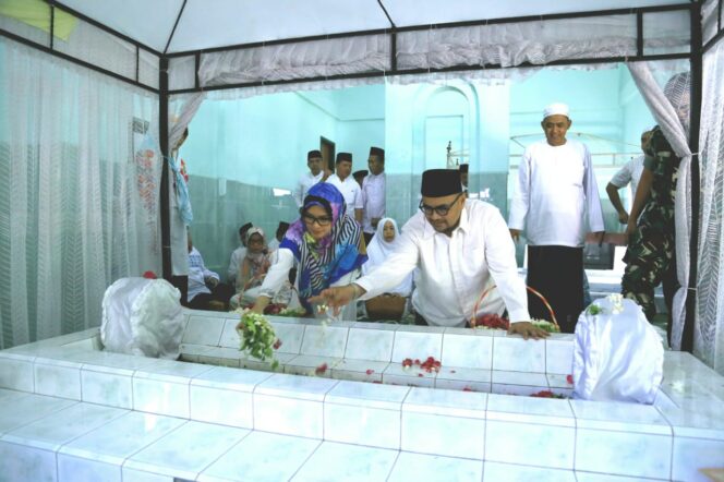 
Harjakapro ke-273, Pemkab Ziarahi Makam Kiai Djojolelono dan Djojonegoro