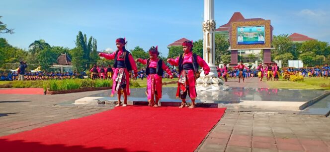 
Kiprah Tari Glipang Kolosal Warnai Harjakapro ke-273