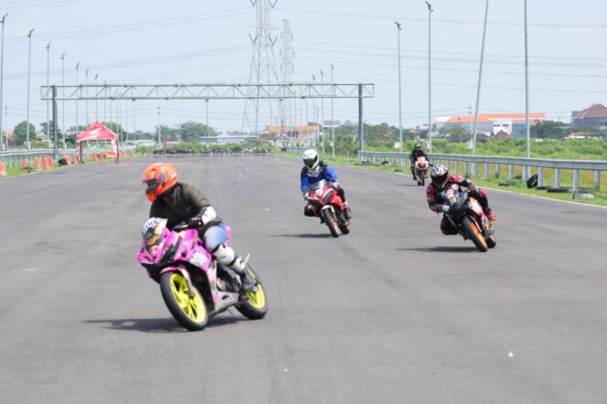
Tommy Salim Berbagi Ilmu Pada MPM Honda Cornering Day CBR Series