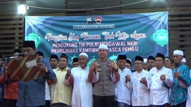 
Tokoh Lintas Agama dan Masyarakat di Probolinggo Deklarasi Damai