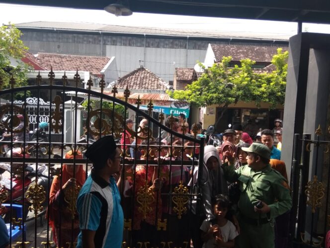 
Warga Desa Cangkringmalang Beji Antusias Gunakan Hak Suaranya di Pemilihan BPD